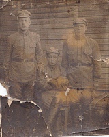Ануфриев Кирилл Евдокимович (стоит справа)  (1904-1944), Диюр